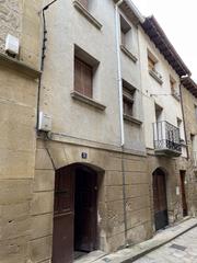 Casa adossada a Uncastillo. Se vende casa de piedra en uncastillo, municipio del prepirineo