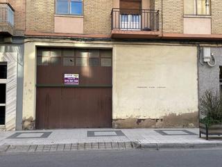 Local commercial à Ejea de los Caballeros. Magnífico y luminoso local de 569 m2,  con una amplia fachada y
