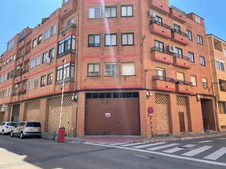 Local commercial à Ejea de los Caballeros. Magnifico local en chaflán de 333 m2 con una amplia fachada