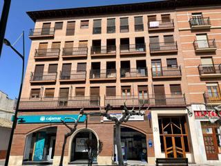 Aparcament cotxe a Ejea de los Caballeros. Se vende  plaza de garaje en el paseo  del muro, en pleno centro