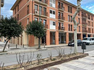 Local commercial à Ejea de los Caballeros. Magnifico local en chaflán de 358 m2 . en una situación inmejora