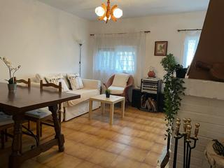 Casa aparellada a Ejea de los Caballeros. Tenemos para ti esta casa unifamiliar de 73 m2 según catastro, s