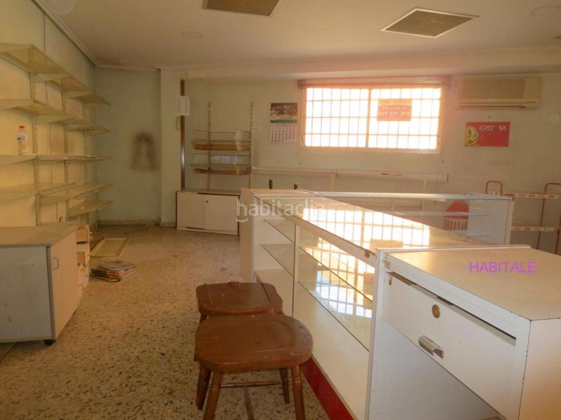 Foto 194c8521-4887-42d4-98aa-9d4c3b37b70c. Alquiler local comercial en fray luis urbano 27 27 se alquila local de unos 50 m2 aproximadamente en la calle fray luis urbano 27más de 11 metros líneales de fachada en esquina.más en Zaragoza