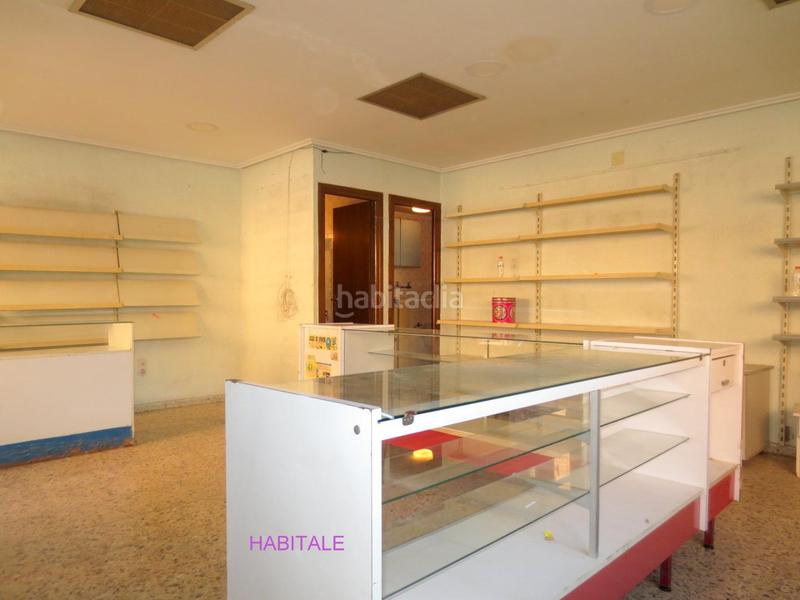 Foto 1b0e0707-eac4-4cec-a02d-f996827052d9. Alquiler local comercial en fray luis urbano 27 27 se alquila local de unos 50 m2 aproximadamente en la calle fray luis urbano 27más de 11 metros líneales de fachada en esquina.más en Zaragoza