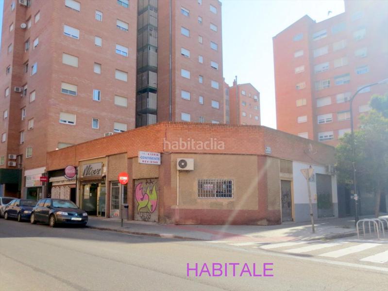 Foto 29b853cb-6339-4699-bf76-2d7b462a0394. Alquiler local comercial en fray luis urbano 27 27 se alquila local de unos 50 m2 aproximadamente en la calle fray luis urbano 27más de 11 metros líneales de fachada en esquina.más en Zaragoza