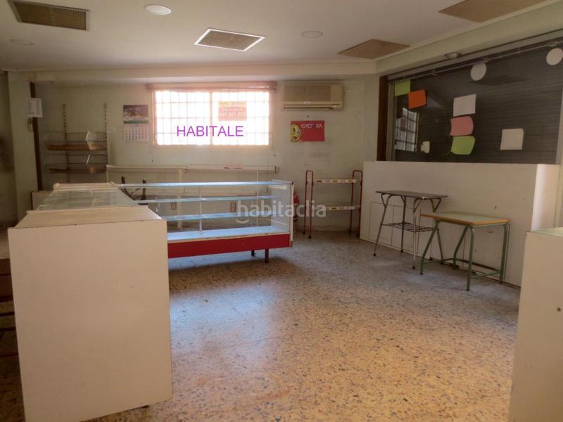 Foto d7165880-bf48-433d-b039-5a640280d3a3. Alquiler local comercial en fray luis urbano 27 27 se alquila local de unos 50 m2 aproximadamente en la calle fray luis urbano 27más de 11 metros líneales de fachada en esquina.más en Zaragoza
