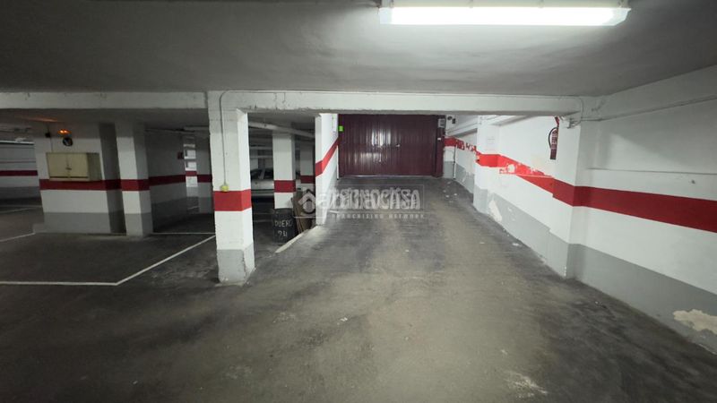 Foto 8f4da915-dc5f-4fd0-bac7-4c156401bdbc. Aparcament cotxe a La Almozara Zaragoza