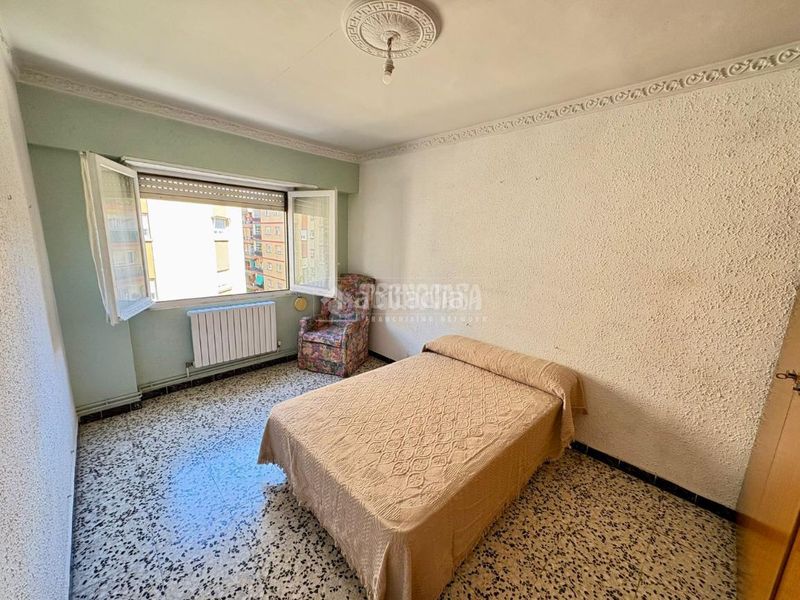 Foto dc444b8c-efd7-46ba-b0a8-13097261d98d. Piso  en venta en La Almozara Zaragoza