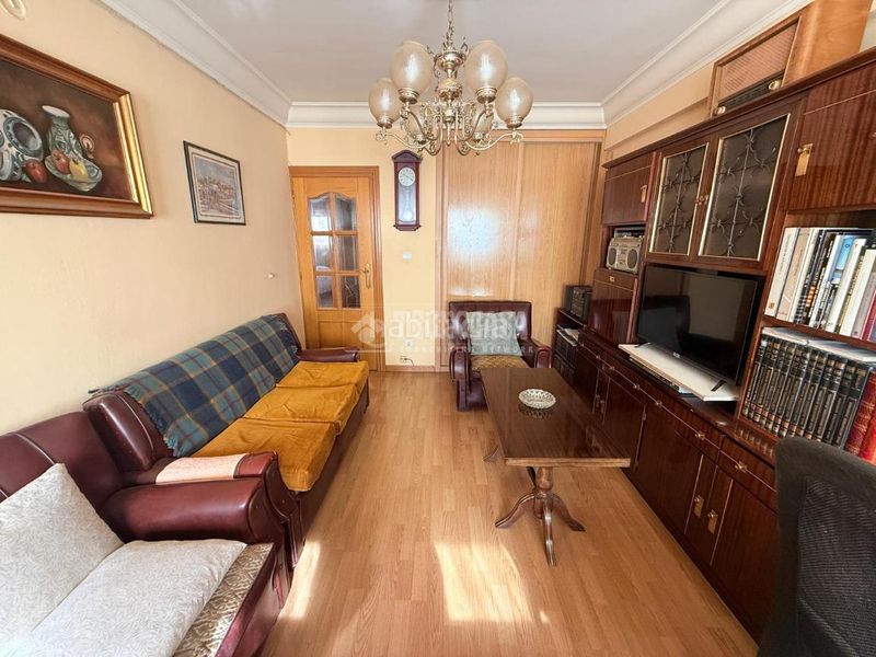 Foto 73ff5708-06b0-4f87-87da-2e9a6bdc5e35. Pis amb calefacció a La Almozara Zaragoza