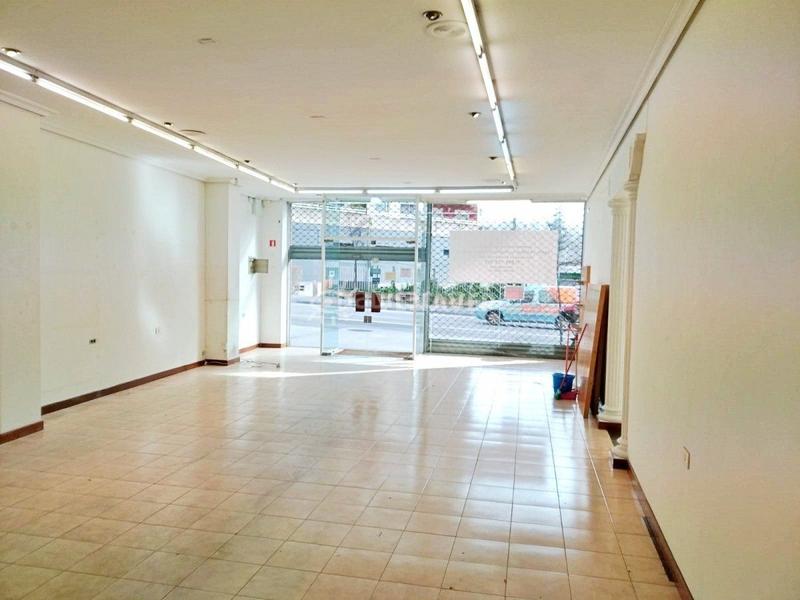 Foto 5c4e773f-8828-4e4a-9496-1cb3789f381b. Alquiler local comercial  en avda. castrelos en Vigo