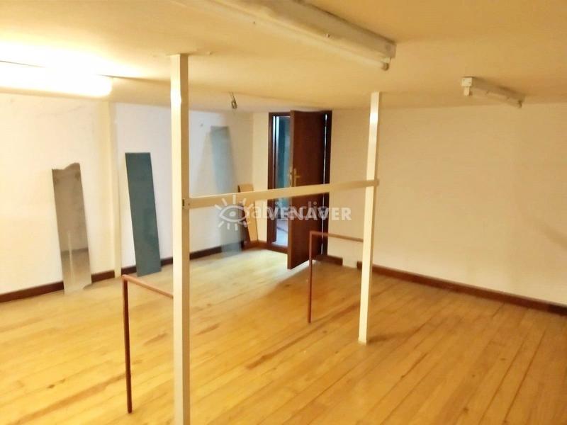 Foto f94ca46d-e374-41f5-80cc-4a0b52b4dbc8. Rent business premise in As Travesas - Balaidos Vigo
