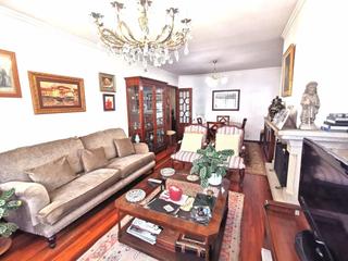 Maison à Caldas de Reis. En venta casa centrica  en caldas de reis con 9 habitaciones 5 b