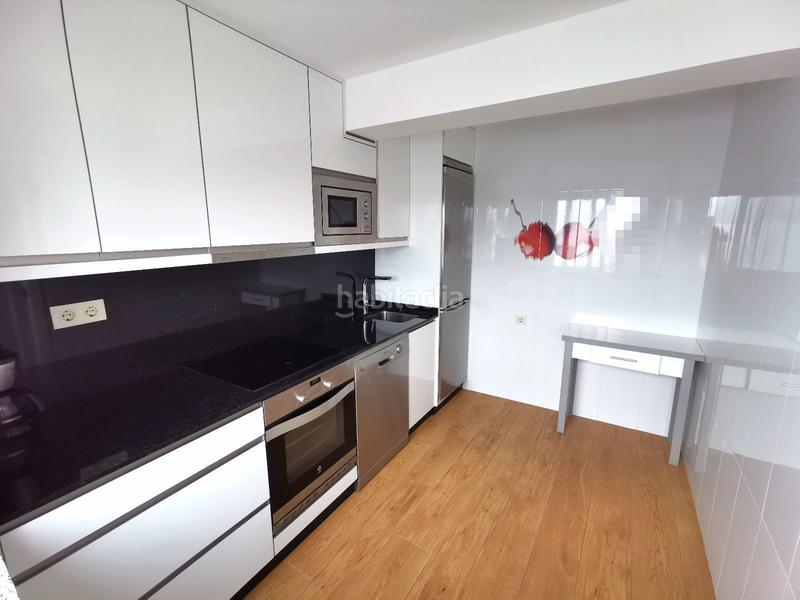 Foto a5691b56-54d6-4238-b7d4-b15c4e7a181b. Ático piso bonito en venta con terraza y vistas al mar en Sanxenxo