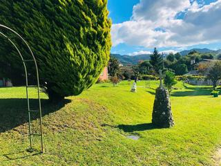 Xalet a Gondomar. Casa de planta baja en gondomar con  piscina y jardín