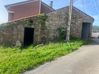 Casa a Arnoia (A). En venta casa de piedra con terreno en saiar
