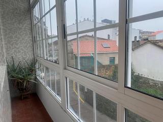 Casa en Caldas de Reis. En venta casa centrica en caldas de reis de dos plantas con ampl