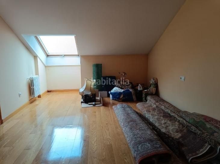 Foto 7b19f11d-0e84-48b4-be22-1d17a8245fad. Dachwohnung mit heizung parking in Centro Ourense