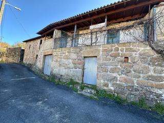 Mas à Oria. Casa de piedra para restaurar en pereiro de aguiar