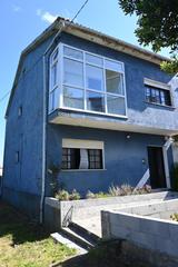 Maison à Cambados. En venta casa céntrica, grande, de 5 habitaciones, 2 baños en ca