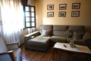 Casa a Cambados. Venta de casa céntrica, grande, de 5 habitaciones, 2 baños en ca
