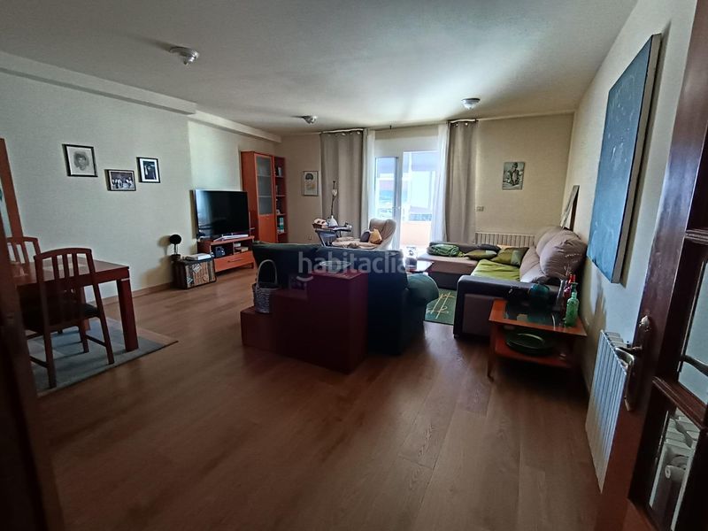 Foto caadd237-8cb3-45ac-9c60-e5d99381a1b7. Casa aparellada a Cambados