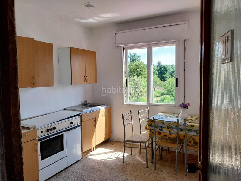 Foto 21f1c295-7f95-4039-9c7f-5e41b2d65c11. Casa se vende casa con jardín en o carballiño en Carballiño (O)