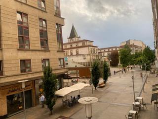 Piso en Zona de Plaza de Barcelos. En venta piso amplio y centrico en pontevedra de 4 dormitorios,