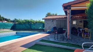 Casa a Monterrei. Venta casa con piscina en verín