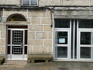 Casa a Xunqueira de Ambía. Se vende amplia vivienda de 130 m2 con bajo de 200 m2 y finca de