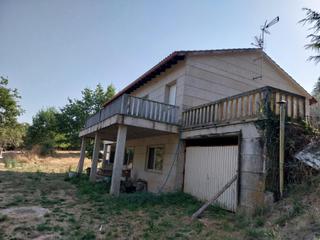 Maison à San Cibrao das Viñas. Se vende casa con finca en loiro  soutopenedo