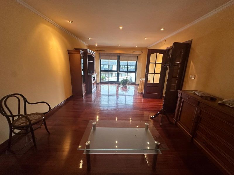 Foto f1e6b308-7b3a-439f-845b-92694a33000d. Casa adossada amb aparcament a Universidad Ourense