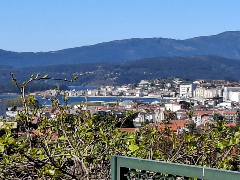 Foto 04b63535-841e-4ee8-b0d6-d4a89e3758e2. Casa amb calefacció aparcament a Cornazo Vilagarcía de Arousa