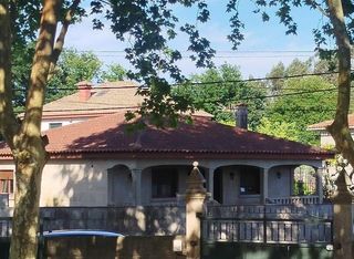 Rent Chalet in Tui. Chalet en alquiler en tui  amplio y con finca cerrada