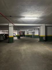 Aparcament cotxe a Centro. Plaza de garaje en el centro  fácil acceso y amplio pasillo