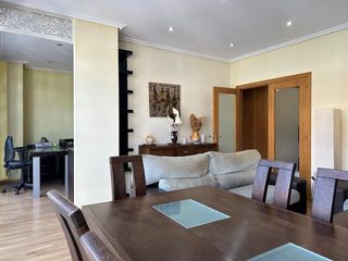 Dúplex en Casco Viejo. Amplio dúplex en el corazón histórico de ourense  junto a la cat