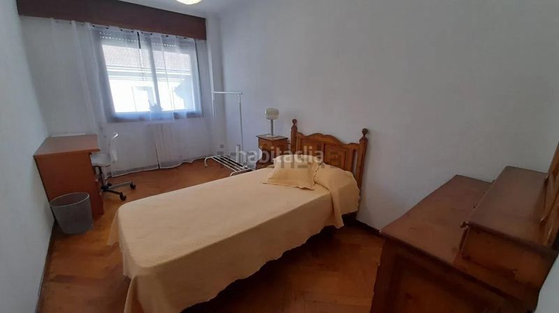 Foto f487f670-6e0b-4efa-b564-e57a46ccf5a5. Rent flat with heating in Universidad Ourense
