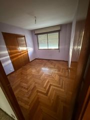 Piso en As Travesas - Balaidos. Amplio piso en vigo zona balaídos con ascensor y garaje opcional