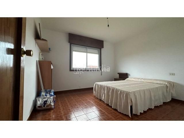 Foto f4b06616-7ff3-41ba-9385-25d344fa5b22. Casa amb aparcament a Valadares - Beade Vigo