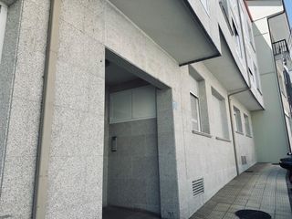Pis a San Cibrao das Viñas. Amplia vivienda en planta baja con ascensor y garaje