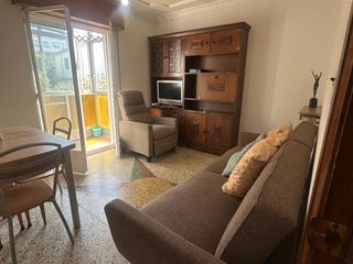 Piso en Barrocanes. Se vende piso con local de 28 m2 en barrocanes