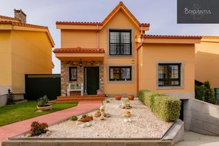 Casa  Picota. Fantástico chalet a la venta en cambre