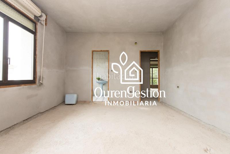 Foto 7055f8f0-c309-49b2-8555-55d0e8c58bf0. Casa amplia casa en barbadas, zona piñor oportunidad única en Barbadás