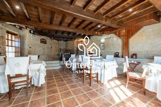 Masia  Aldea abaixo. Propiedad histórica de piedra con piscina interior y licencias