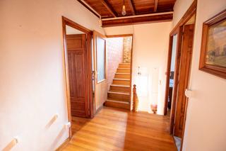 Masia a Barrio novas-san xusto cabarcos 16. Casa de piedra con extensa finca