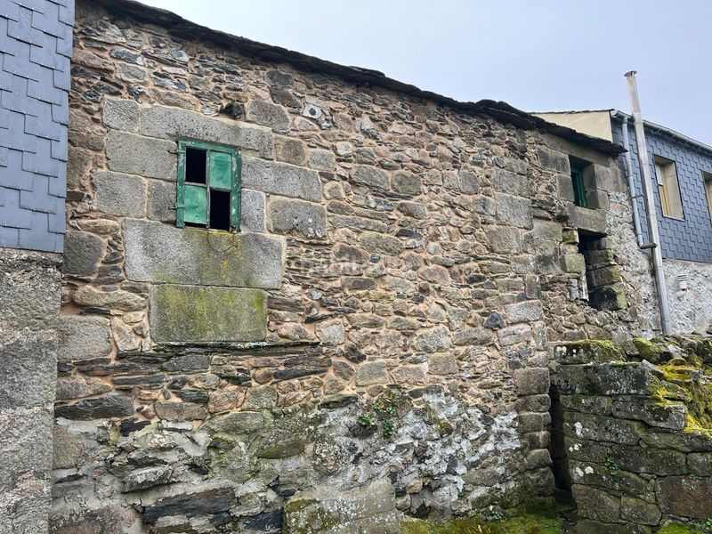 Foto 4cdb136c-5e00-46a8-9cbb-388b56e993e2. Casa a maior 13 a Gudiña (A)