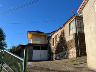 Casa a Laza. Casa en venta en laza