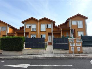 Casa adossada a Sete-urb.monterrei 4. Adosado en monterrey, pereiro de aguiar  ideal para familias