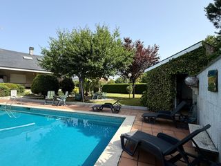 Casa a Venda (a)-san martiño 71. Casa con terreno y piscina en a derrasa