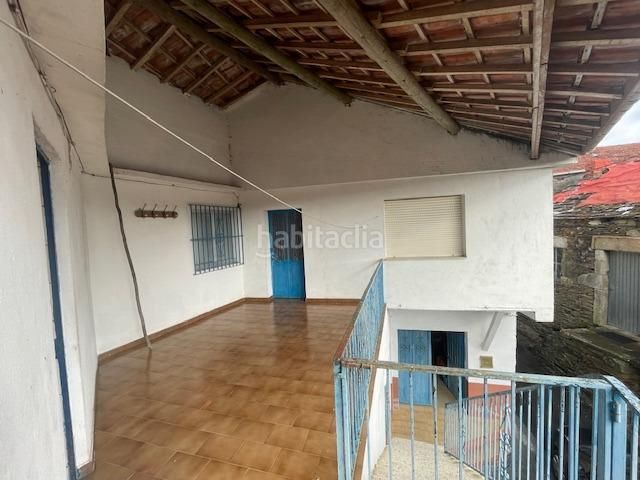 Foto 3d9fa92a-29bd-4b8f-b60d-32e9403d29a5. Casa adossada amb aparcament a Irixo (O)