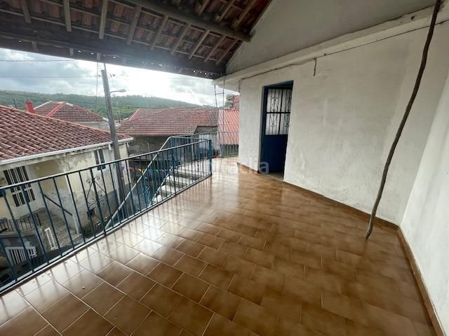 Foto 974c9b04-94c4-43ce-a12d-0e3f94bab840. Casa adossada amb aparcament a Irixo (O)